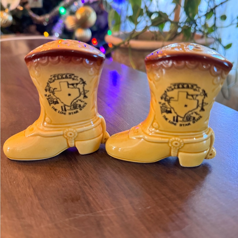 Vintage cowboy boot salt and pepper shakers - Picture 2 of 6